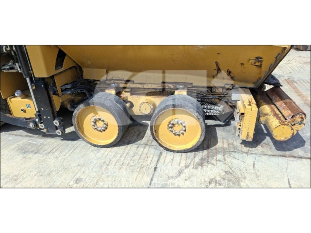 CAT AP600F Асфальтоукладчики