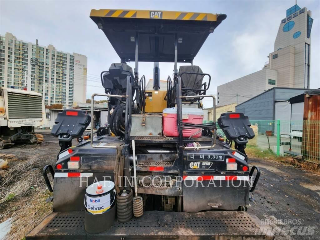 CAT AP655F Асфальтоукладчики