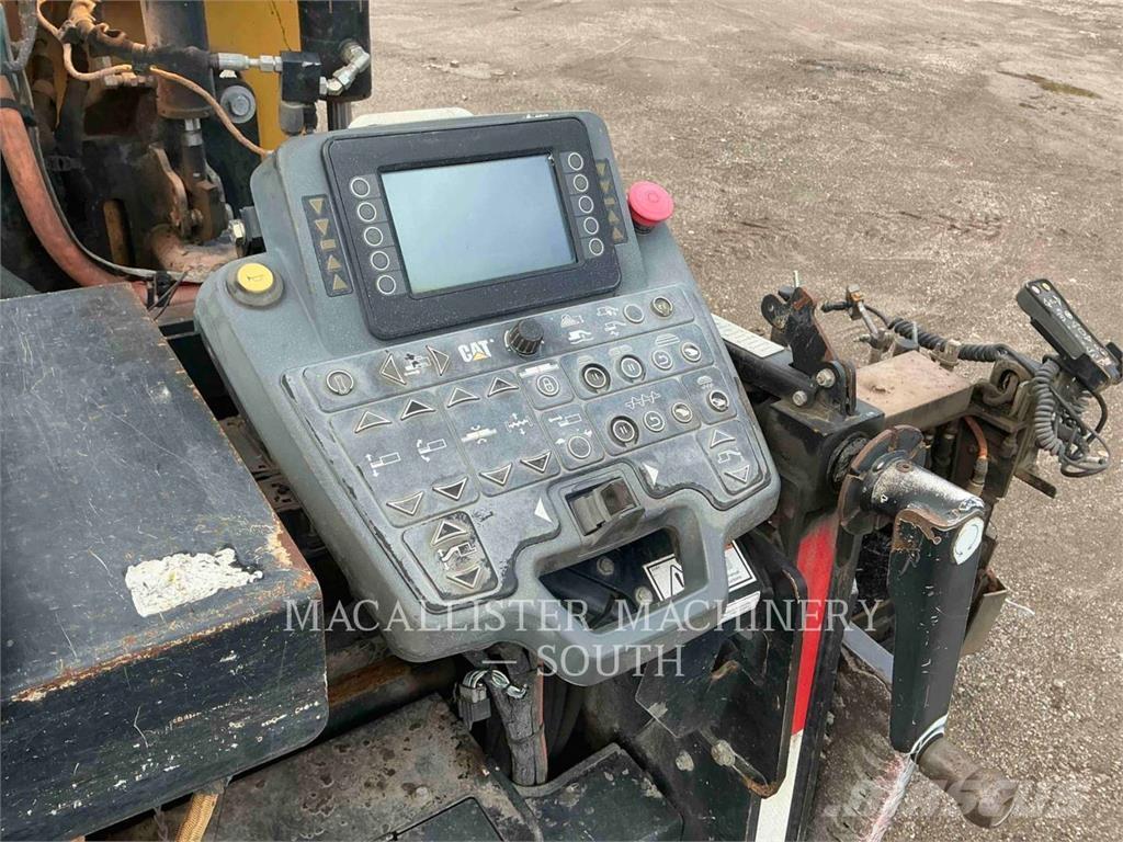 CAT AP655F Асфальтоукладчики