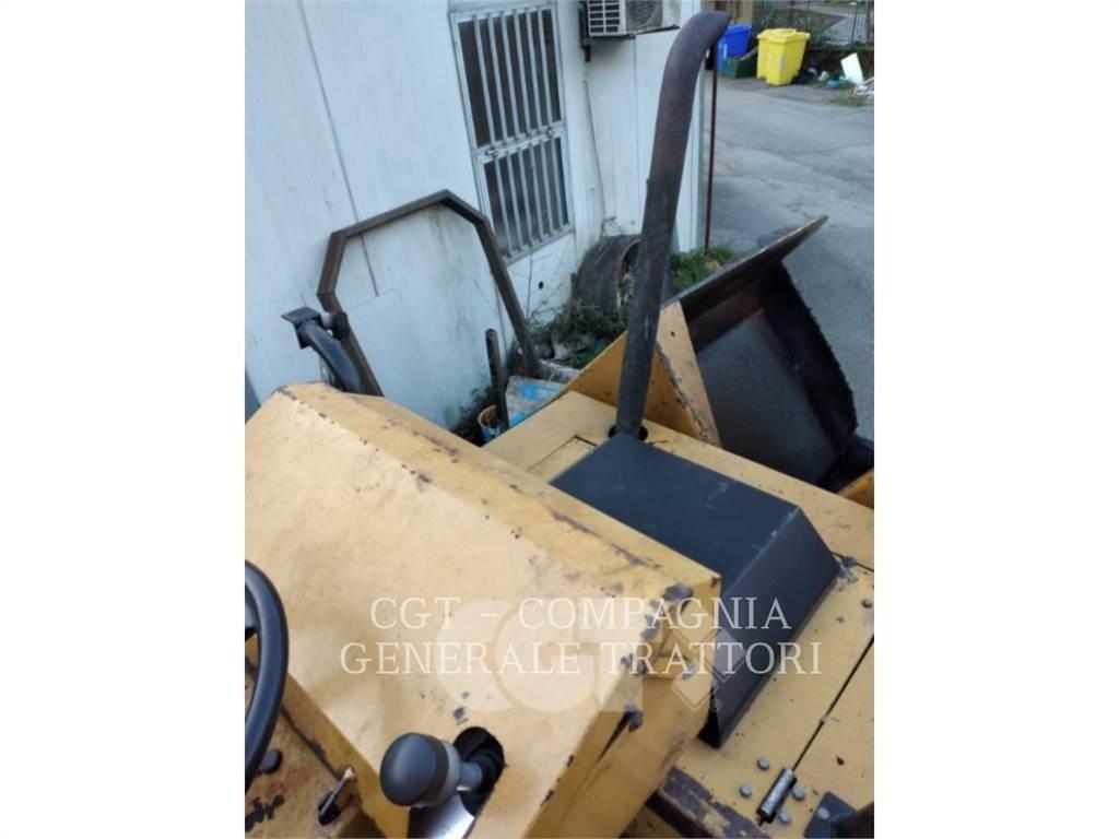 CAT BB730 Асфальтоукладчики