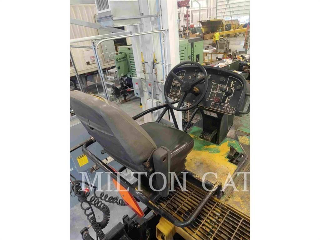 CAT BG-2455D Асфальтоукладчики