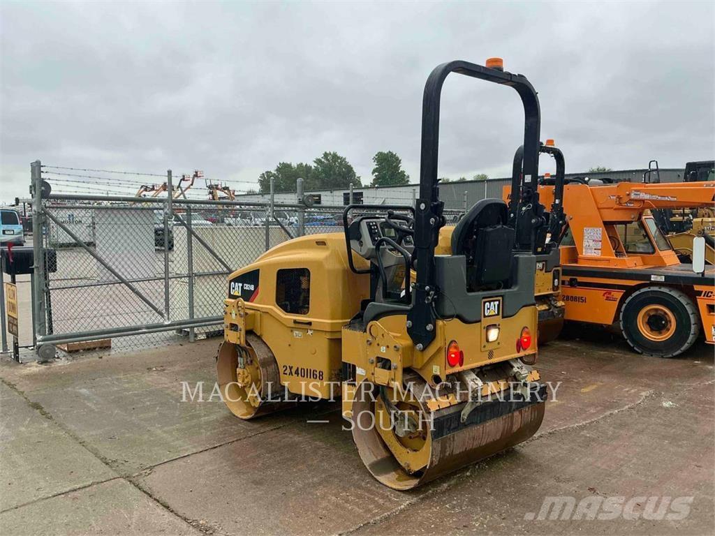 CAT CB 24 B Катки тротуарные