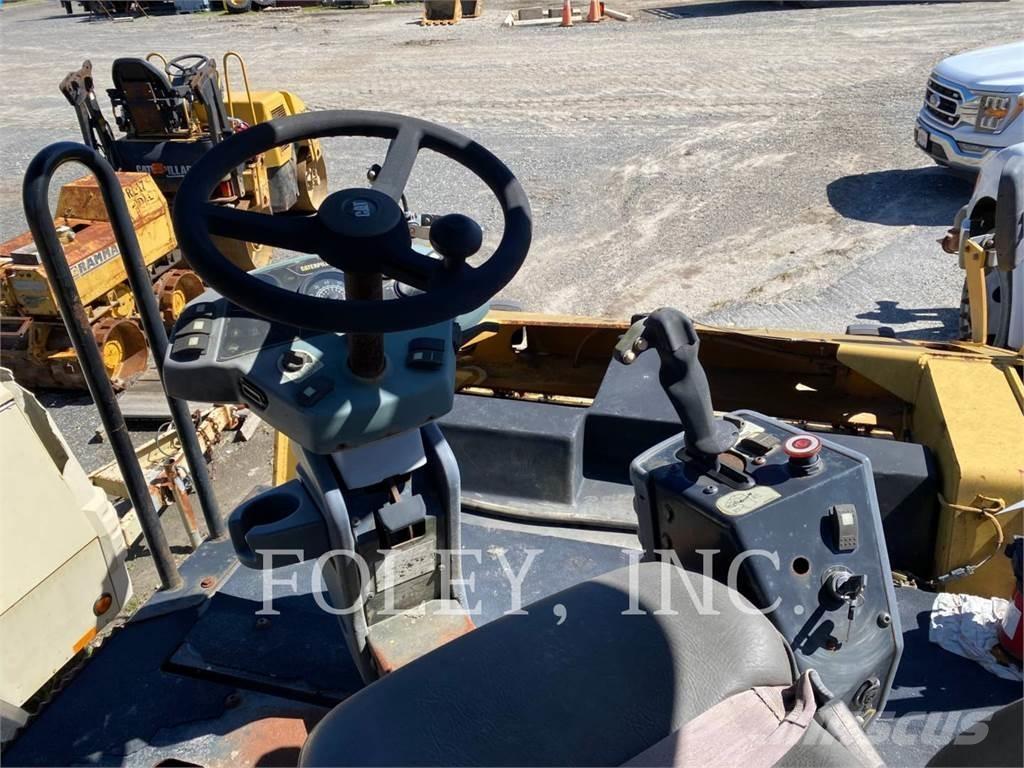 CAT CB-534D Катки тротуарные