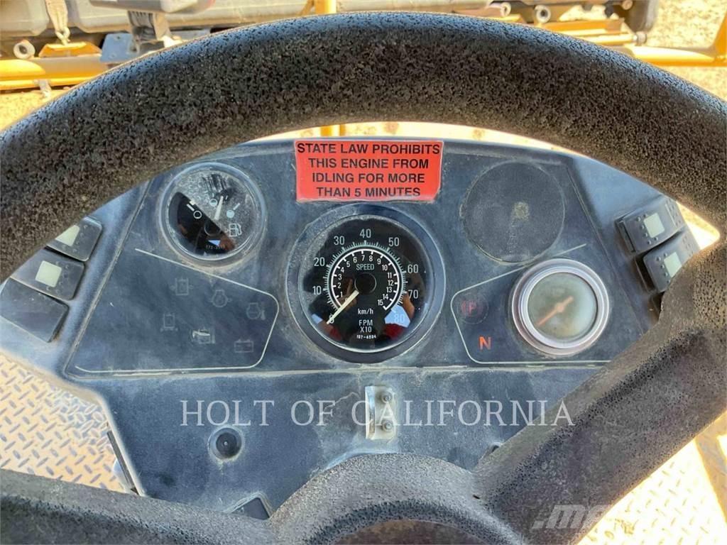 CAT CB-634D Катки тротуарные
