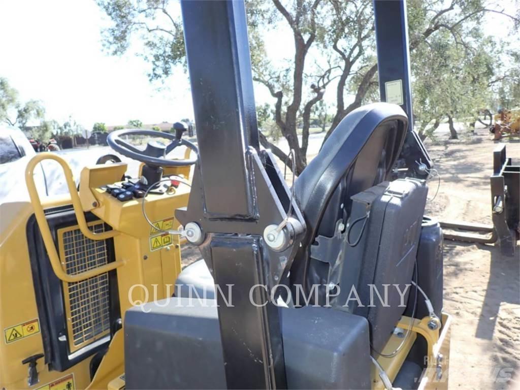 CAT CB1.7 Автогудронаторы
