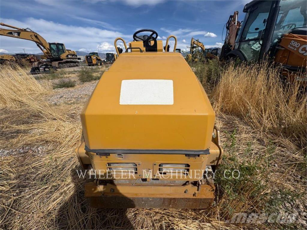 CAT CB1.8 Экскаваторы-погрузчики