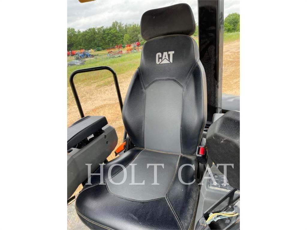CAT CB10 Грунтовые катки