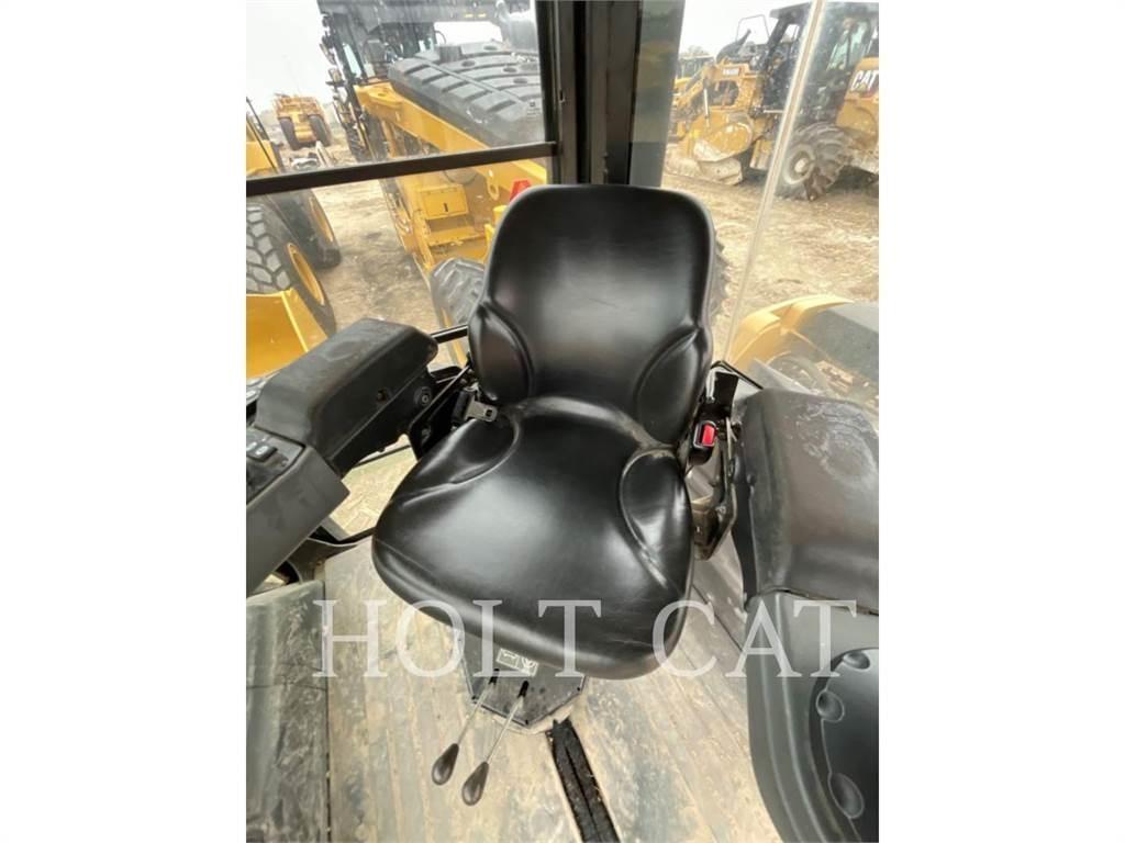 CAT CB10 Грунтовые катки