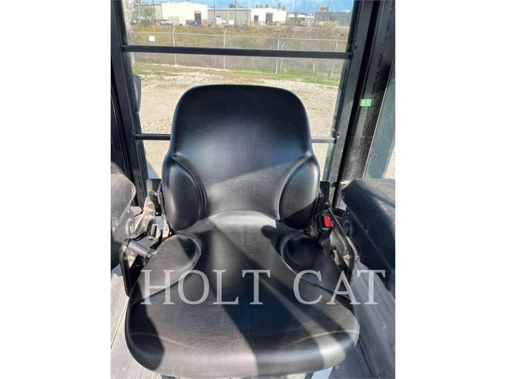 CAT CB10 Грунтовые катки