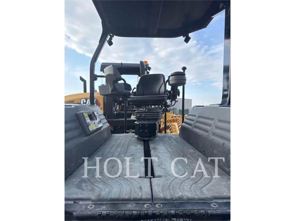 CAT CB10 Грунтовые катки