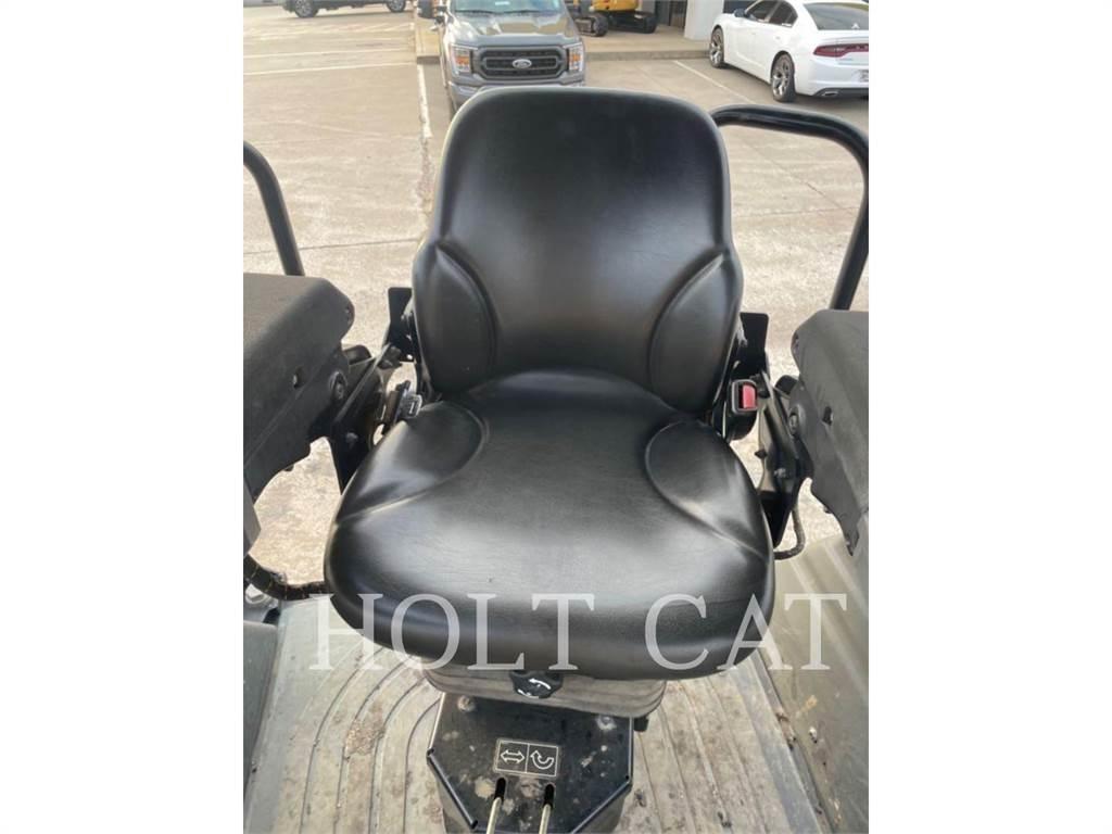 CAT CB13 Грунтовые катки