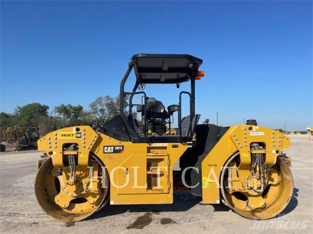 CAT CB13 Грунтовые катки