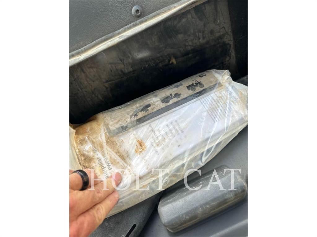 CAT CB13 Грунтовые катки