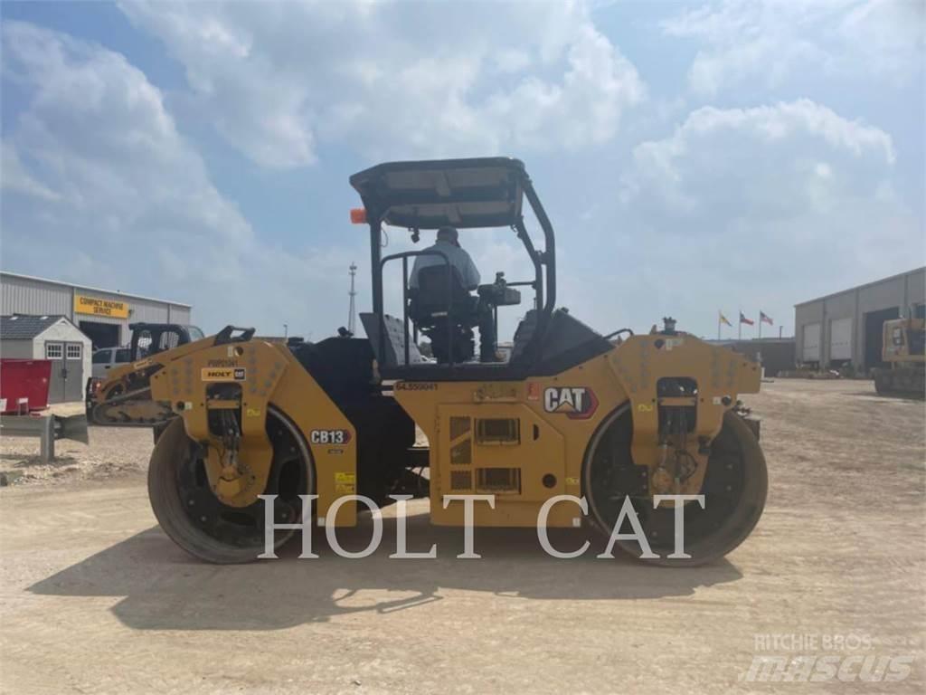 CAT CB13 Грунтовые катки