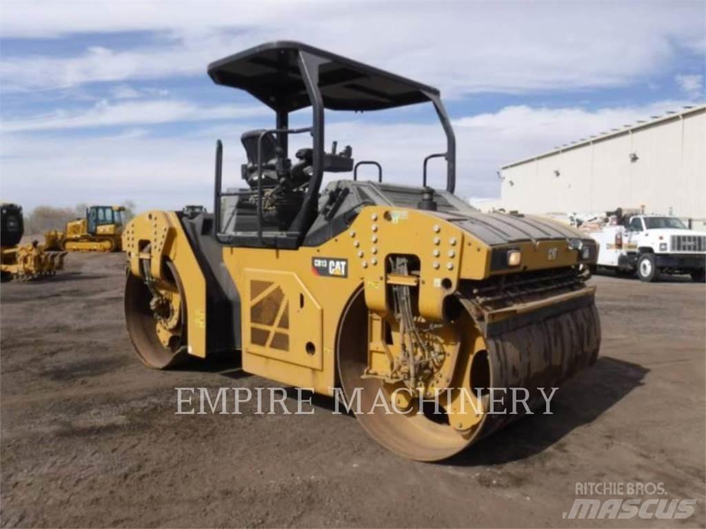 CAT CB13 Катки тротуарные