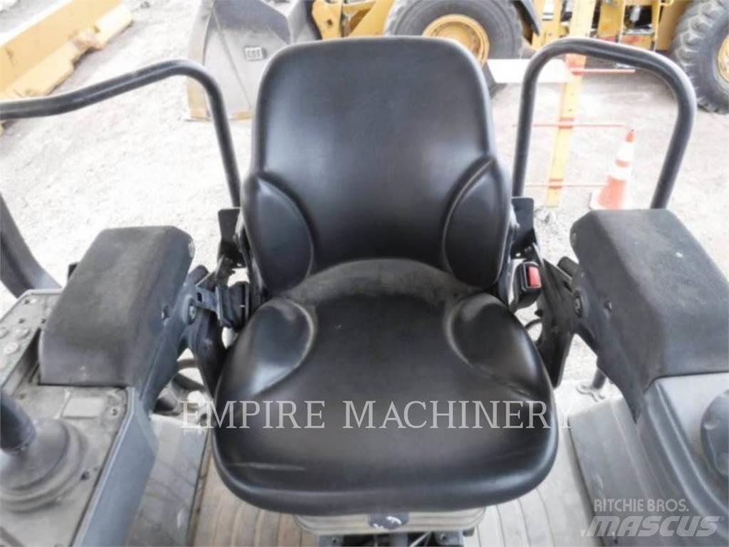 CAT CB13 Катки тротуарные