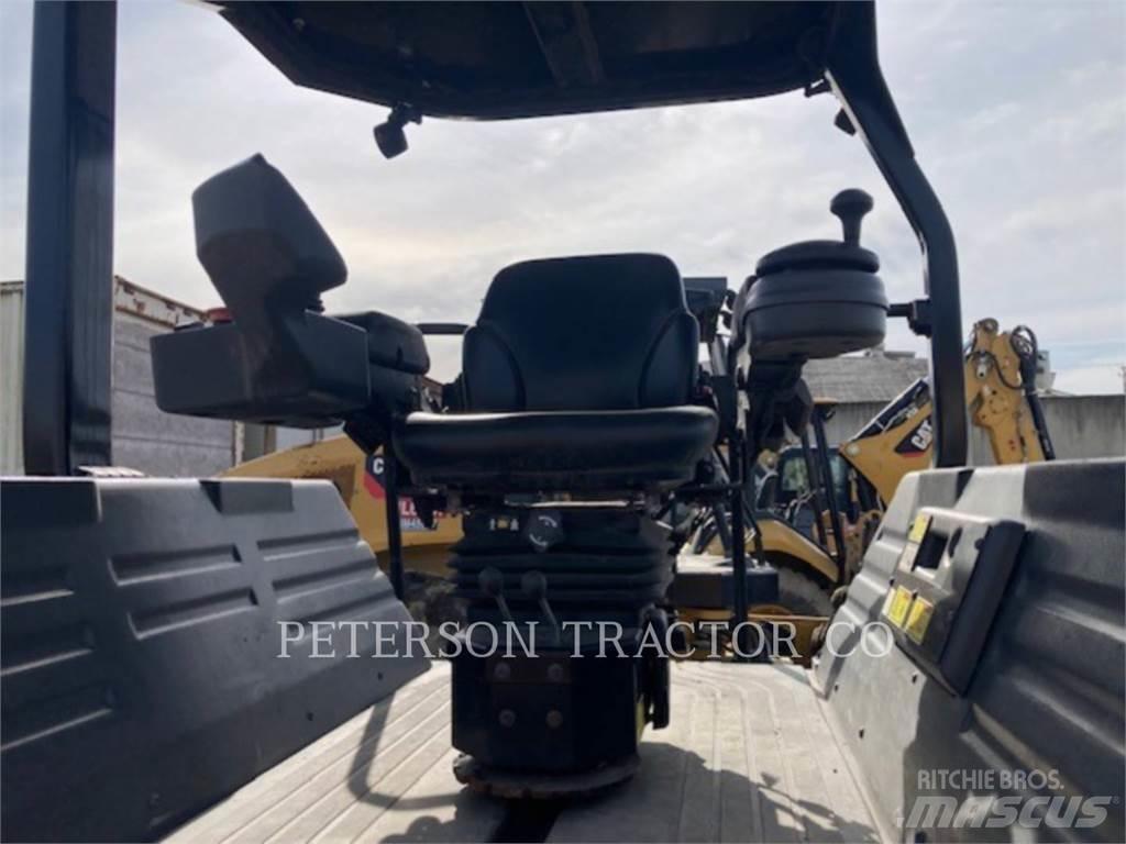 CAT CB13 Катки тротуарные