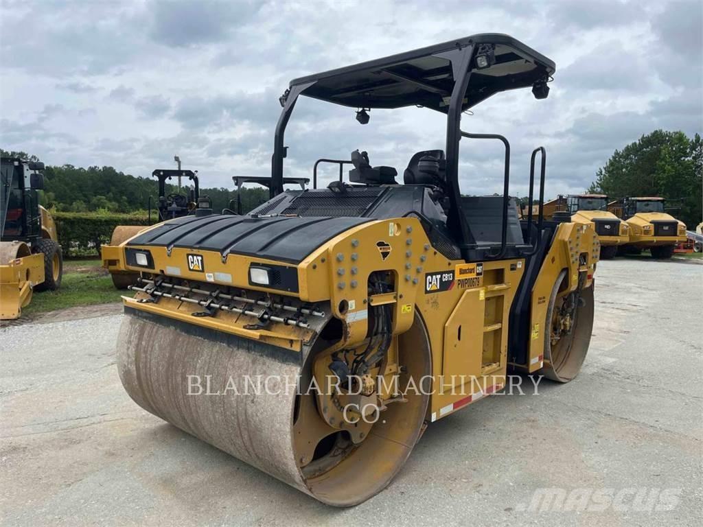 CAT CB13 Катки тротуарные