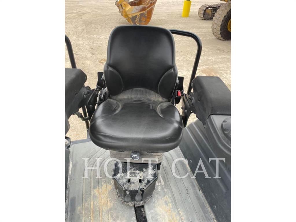 CAT CB13 Грунтовые катки