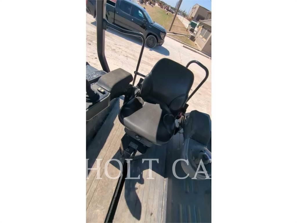 CAT CB13 Грунтовые катки