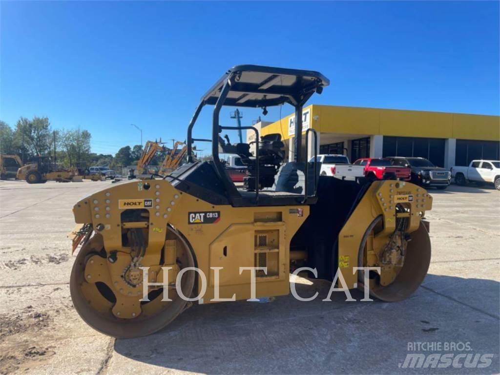 CAT CB13 Грунтовые катки