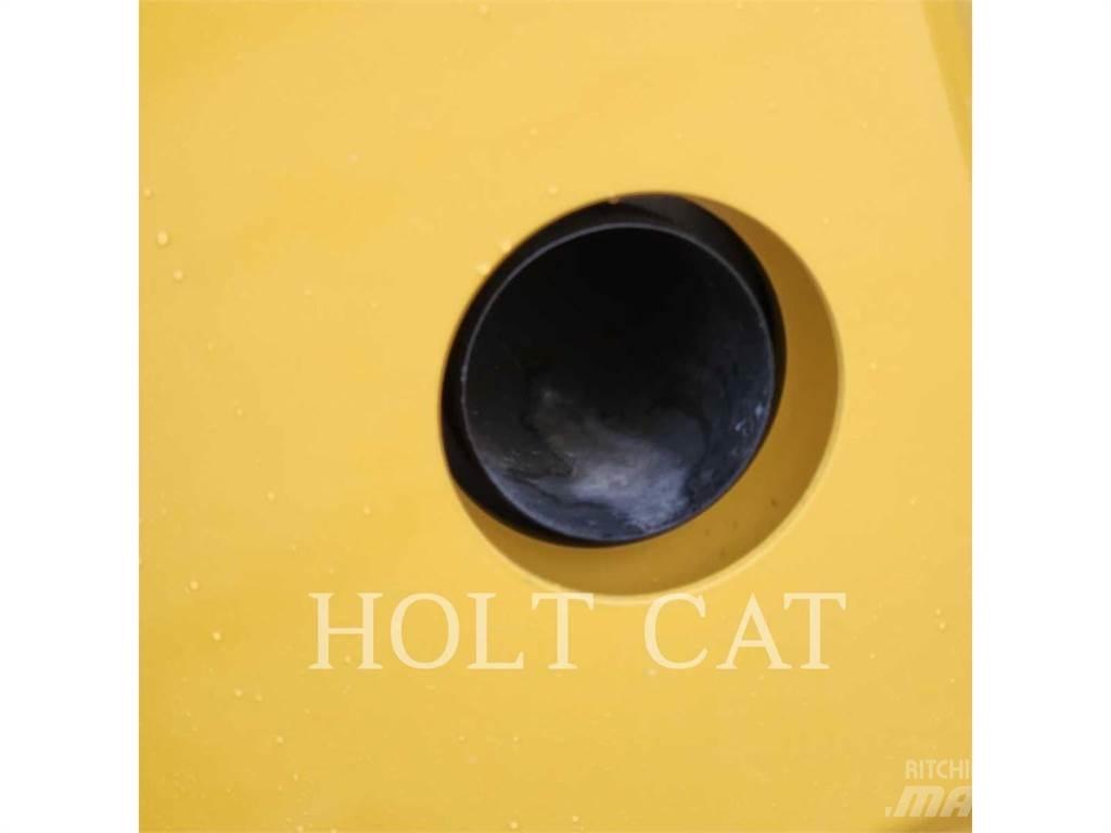 CAT CB15 Фронтальные погрузчики