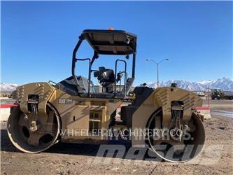 CAT CB15 Катки тротуарные