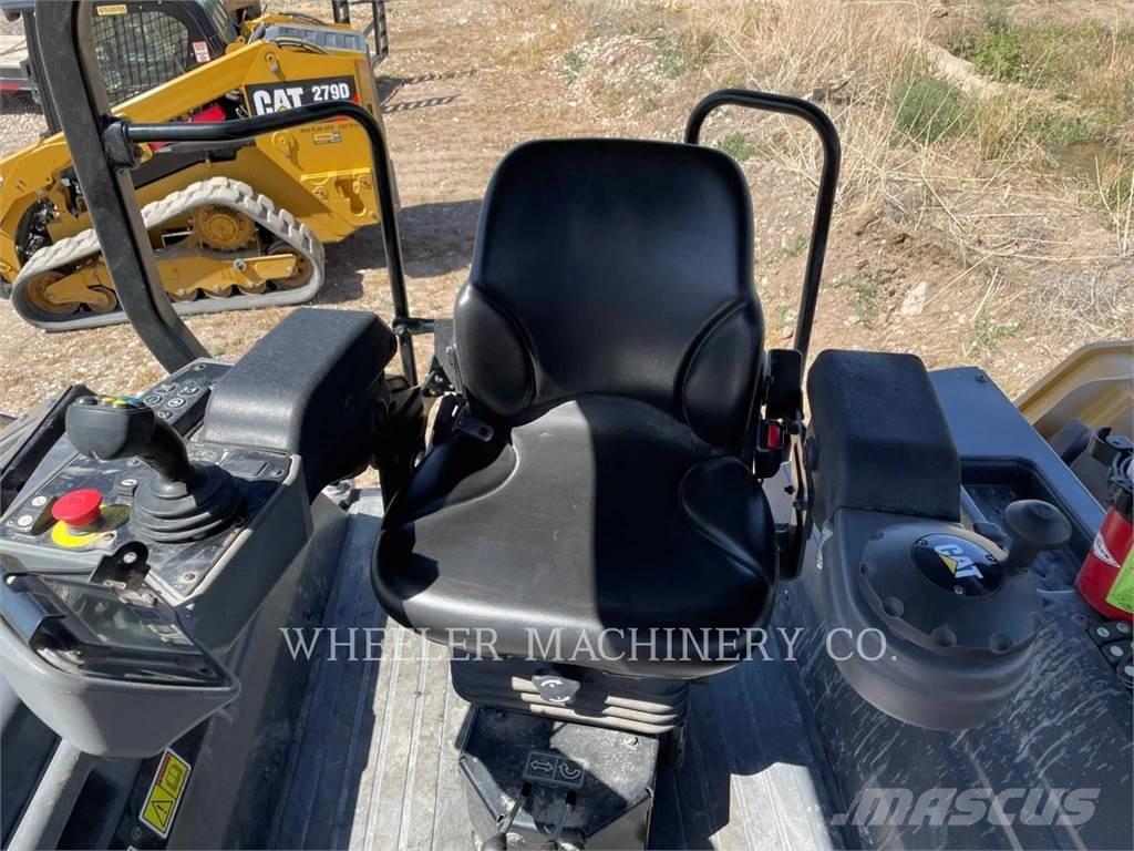 CAT CB15 CW Катки тротуарные