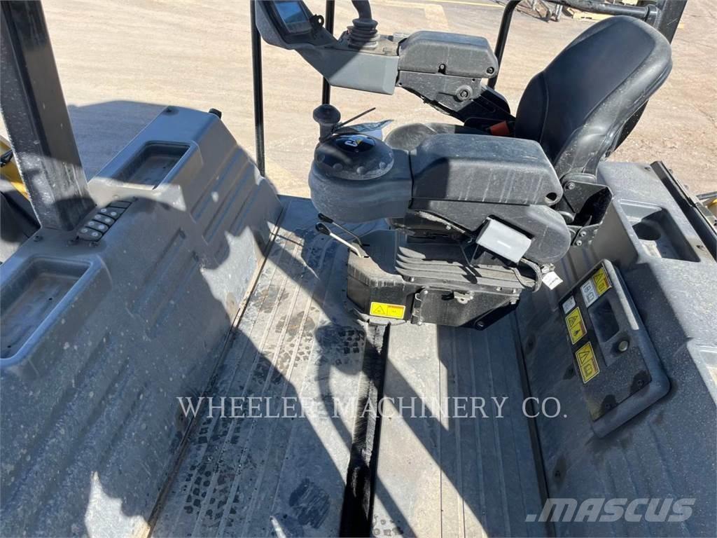 CAT CB15 CW VV Катки тротуарные
