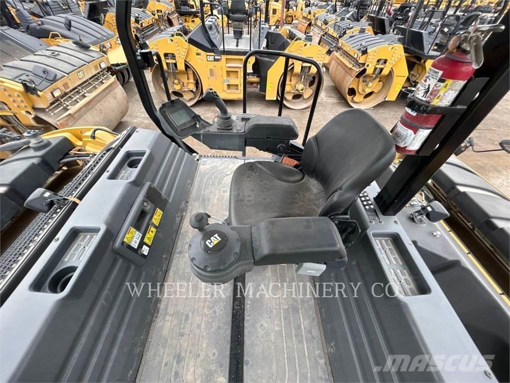 CAT CB15 CW VV Катки тротуарные