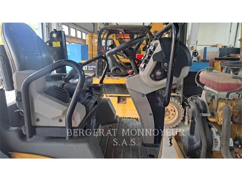 CAT CB2.5LRC Катки тротуарные