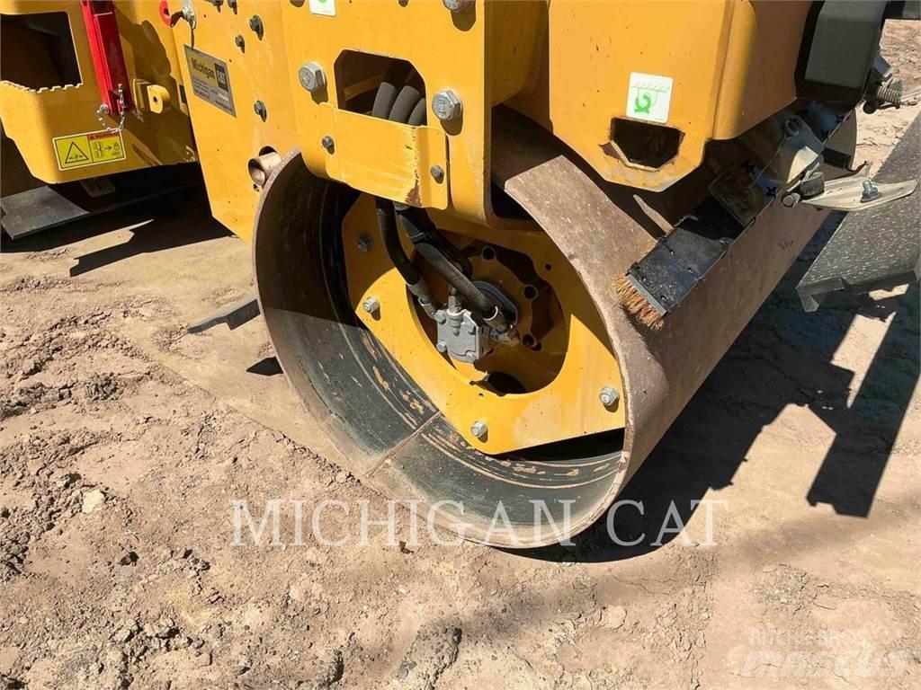 CAT CB2.7 Грунтовые катки