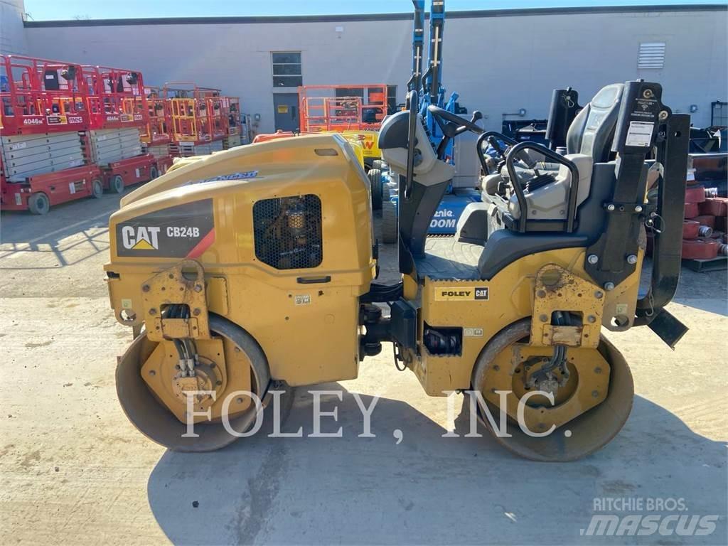 CAT CB24B Катки тротуарные