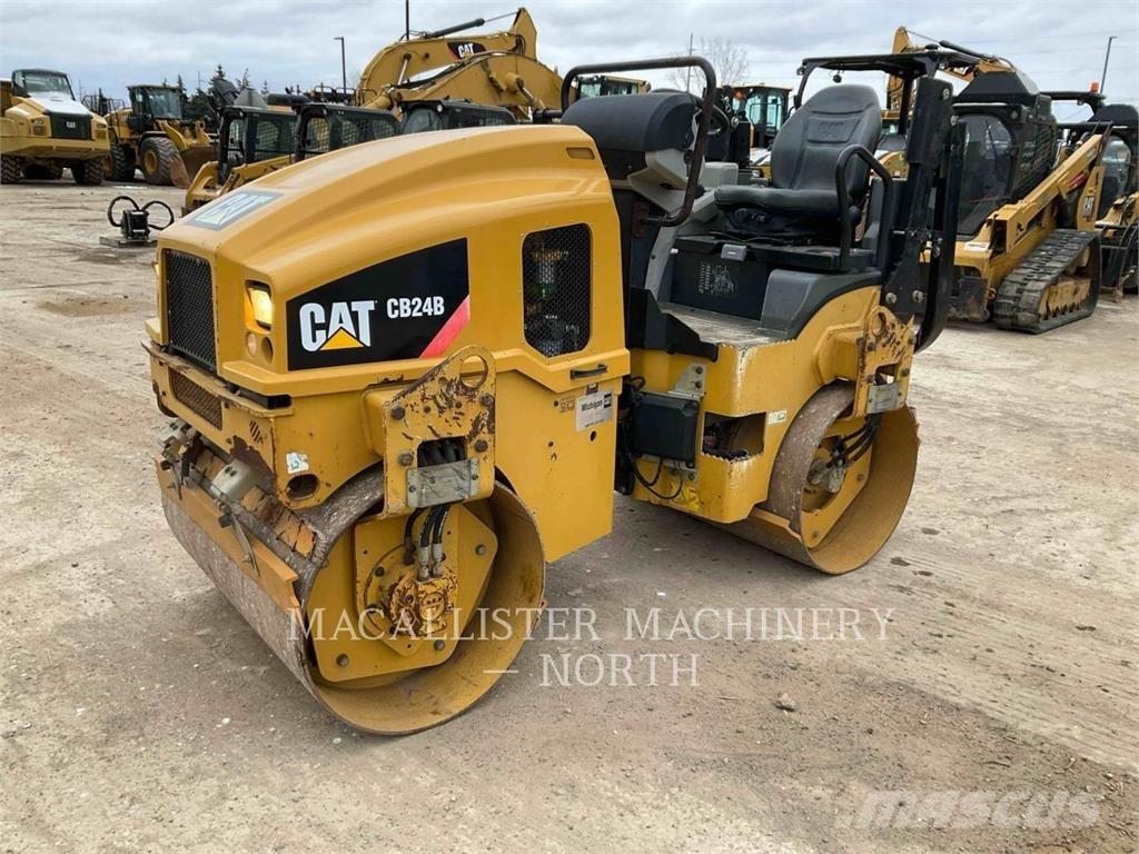 CAT CB24B Грунтовые катки