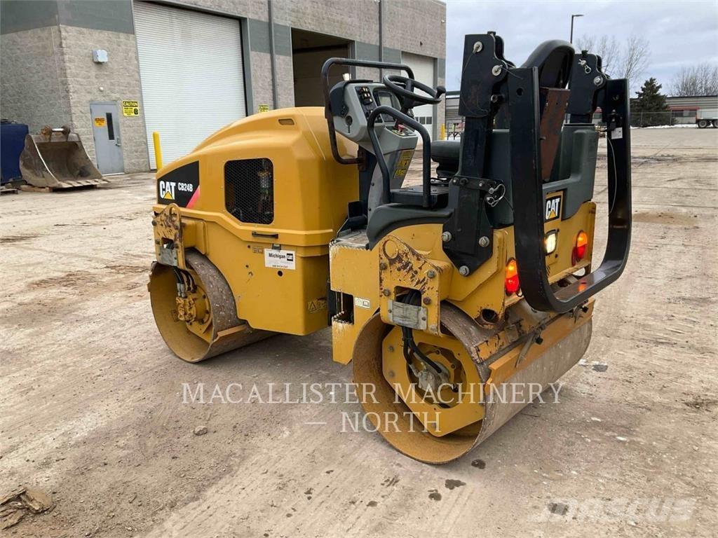 CAT CB24B Грунтовые катки
