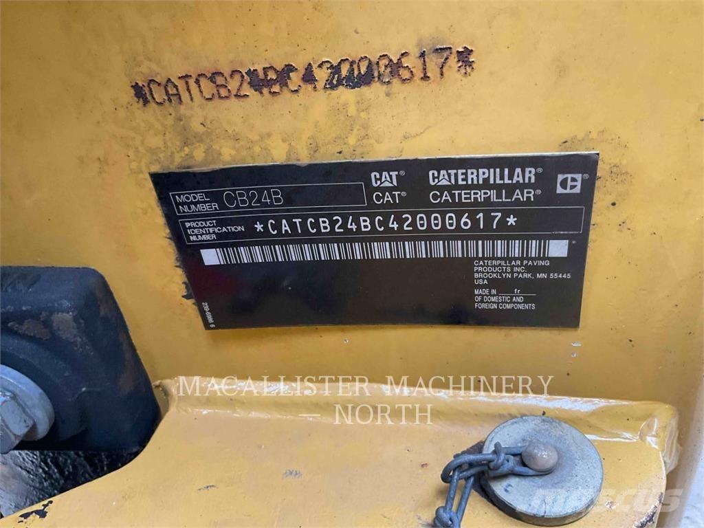 CAT CB24B Грунтовые катки