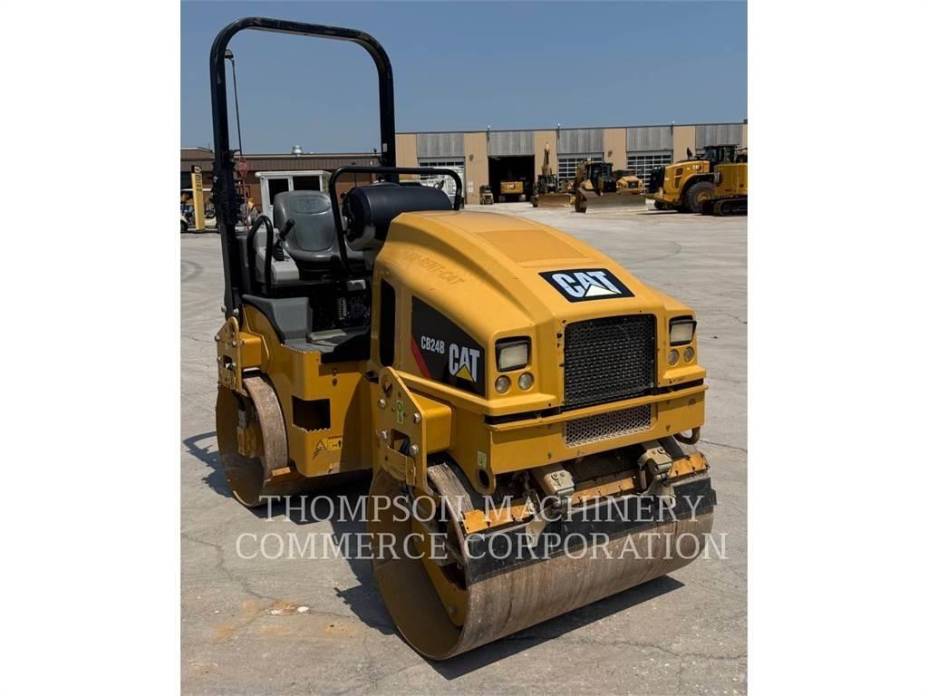 CAT CB24B Катки тротуарные