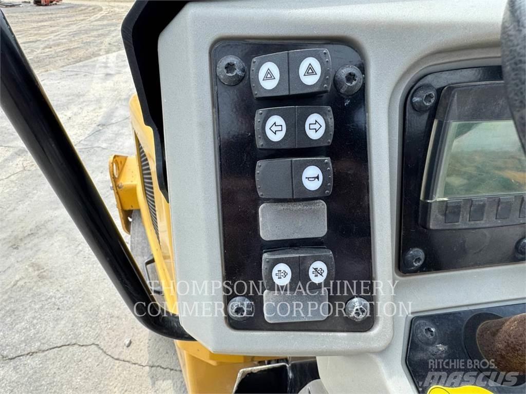 CAT CB24B Катки тротуарные
