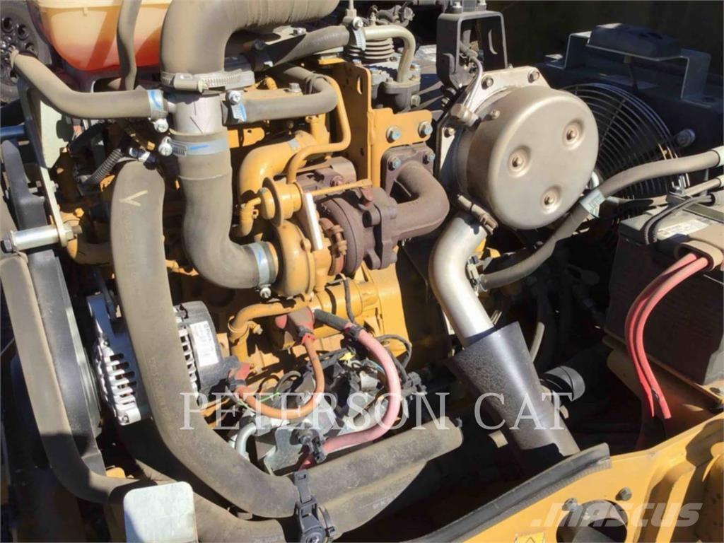 CAT CB24B Катки тротуарные