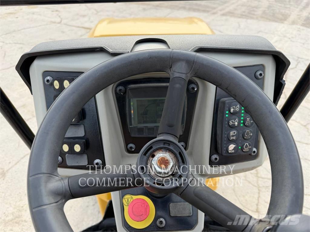 CAT CB24B Катки тротуарные