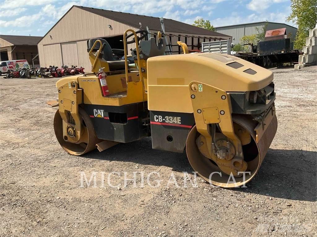 CAT CB334E Грунтовые катки