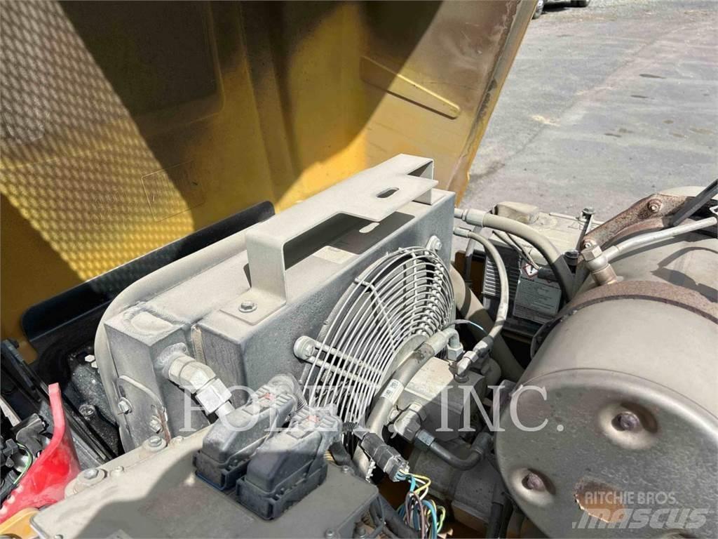 CAT CB34B Катки тротуарные