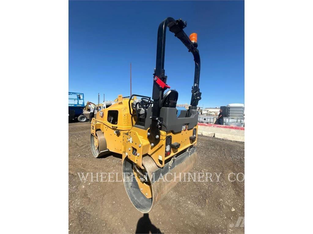 CAT CB4.4 Катки тротуарные