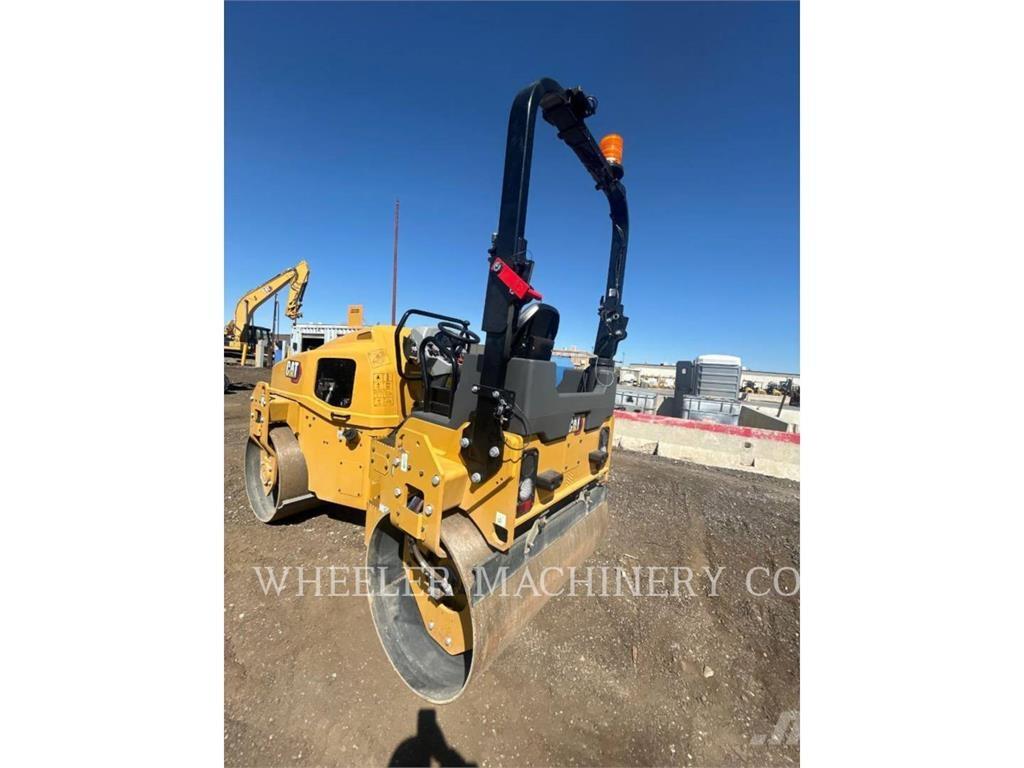 CAT CB4.4 Катки тротуарные