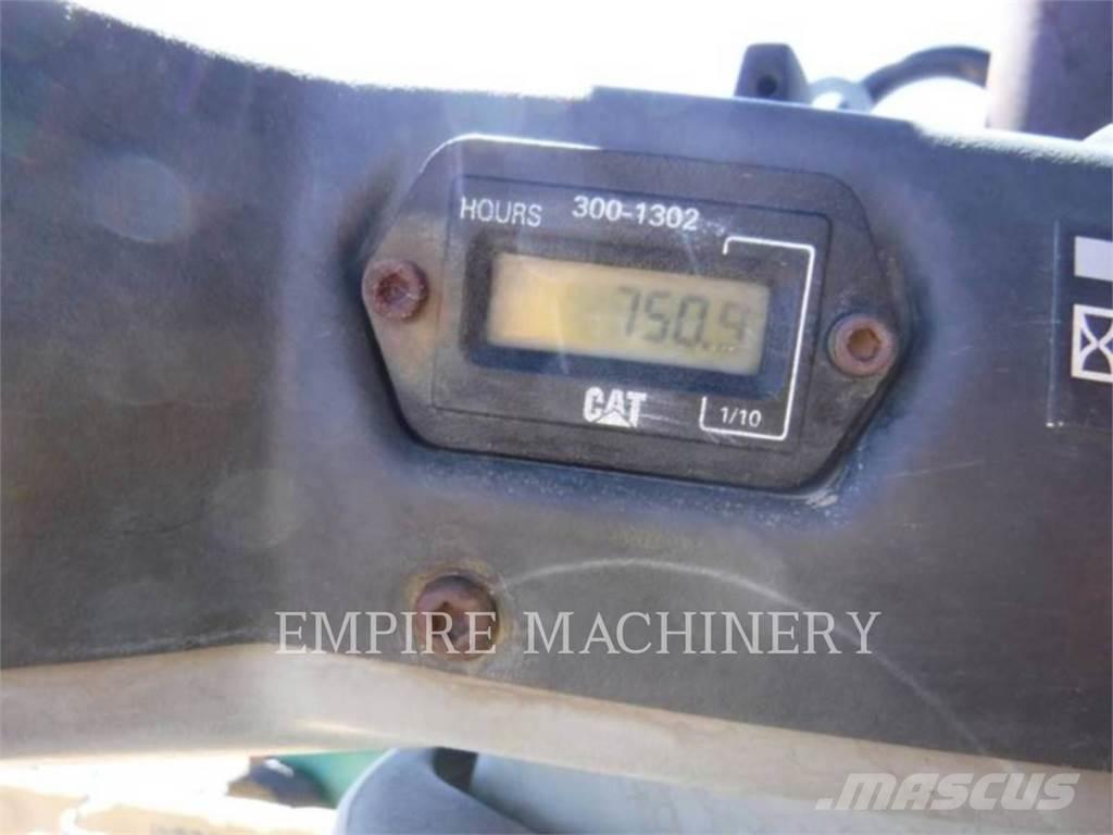 CAT CB434D Катки тротуарные