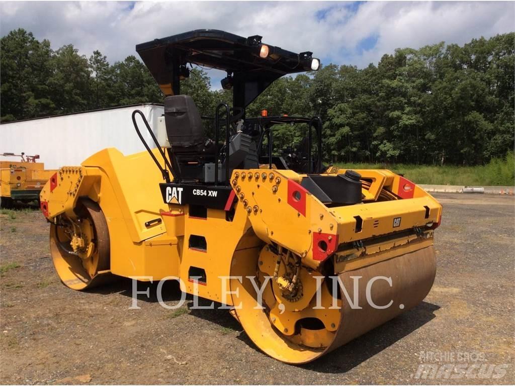 CAT CB54 Катки тротуарные