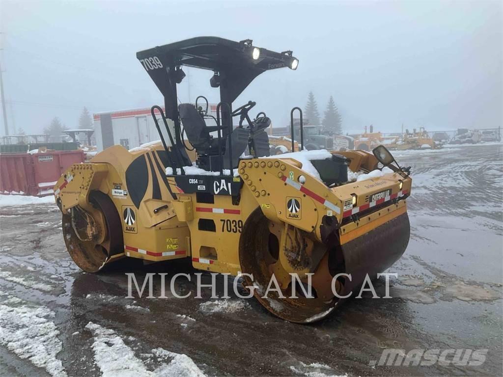 CAT CB54 XW Катки тротуарные