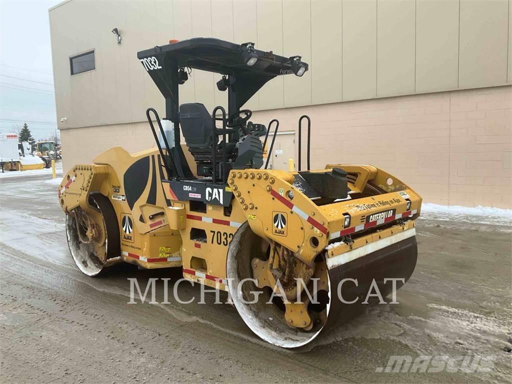 CAT CB54 XW Катки тротуарные
