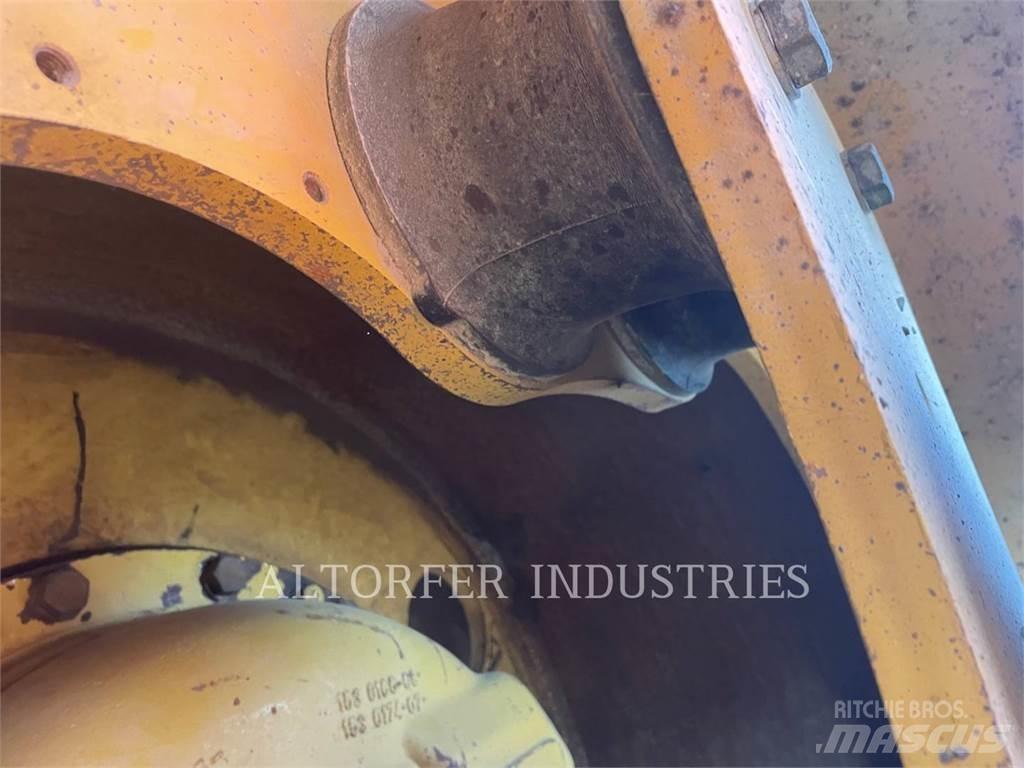 CAT CB54B Катки тротуарные