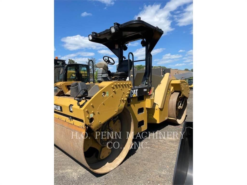 CAT CB64 Катки тротуарные